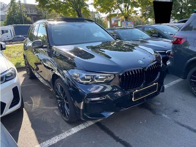 BMW X5 xDrive45e High Executive M-Sport Panoramadak Head-Up Display 22 Inch Laser Licht Trekhaak 4WD Besturing Buitenspiegels M Carbon Keyless Entry