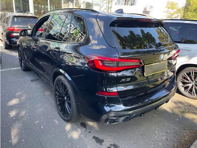 BMW X5 xDrive45e High Executive M-Sport Panoramadak Head-Up Display 22 Inch Laser Licht Trekhaak 4WD Besturing Buitenspiegels M Carbon Keyless Entry