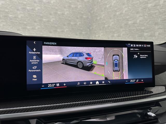 BMW X5 50e M-Performance Seats | *5x Op Voorraad* | Achterasbesturing | Carbon | Pano | M-Pro | 360 Cam. | ACC | Soft-Close | Ventilatie | Leder-Individual | Head-Up | 4-Zone Clima | 22 inch | 2x Memory | Trekhaak | Harman-Kardon | Beker-Clima | Stoelverwarming