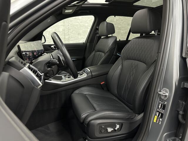 BMW X5 50e Performance *5x Op Voorraad* M-Sport Pro | Frozen Grey | Carbon Pakket | Indiv. Leder | 73400.= ex BTW | 12-2023 | Comfortstoelen met Ventilatie | Isolatieglas | Keyless-Entry | Memory | M-Gordels | Stuurverwarming | Stoelverwarming V+A | Zonwering |