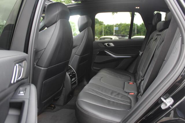 BMW X5 xDrive45e High Executive / Full option! / Trekhaak / Panoramadak / 360Camera / Head-up / Softclose / Keyless / Laser LED / Bowers & Wilkens / Skylounge / Carbon intr. / 22'' / M Kuipsportstoelen / Achterasbesturing /