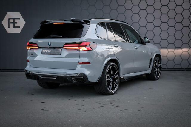 BMW X5 XDrive 50e | SKYLOUNGE | M SPORTSTOELEN | MASSAGE | STOELVERKOELING & VERWARMING | BOWERS & WILKINS | SFEERVERLICHTING | 360 CAMERA | CARPLAY | SPOILERPAKKET |