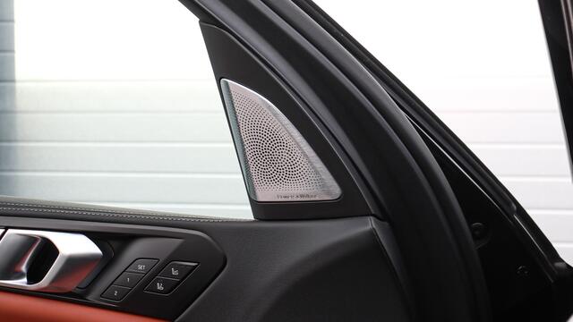 BMW X5 xDrive50e M-Sport Pro 'Citrinschwarz' | Bowers & Wilkins | Sky Lounge | Massage | Soft-Close | Head-up | Trekhaak