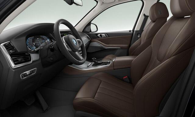 BMW X5 xDrive45e High Executive xLine - Trekhaal - Panoramadak - Active Cruise Control - Parking Assistant - Head up - Comfort Access - Soft Close - Ambiance verlichting - Warmte Comfort Pack - Sportstoelen -