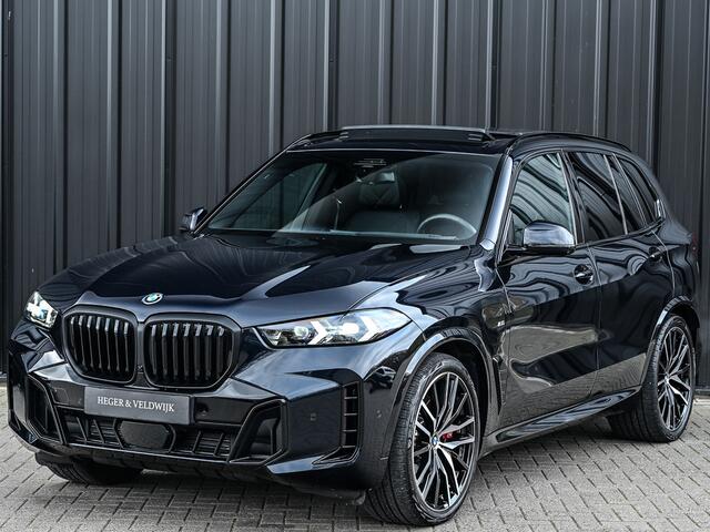 BMW X5 XDRIVE 50e | M-SPORT PRO | PANORAMADAK | AMBIANCE INTEIRUER | ACTIVE CRUISE | ICONIC GLOW | CARBON BLACK | COMFORT ACCESS | COMFORT SEATS | SHADOW LINE | PANO | LUCHTVERING | 360 CAMERA | HEAD-UP | STUUR- EN STOELVERWARMING | HARMAN/KARDON