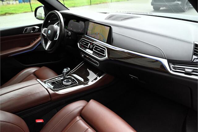 BMW X5 M50d M-SPORT / PANO / INDIVIDUAL LEDER / HUD / SOFTCLOSE / LASER / 4WIELSTURING / PARFUM / TREKHAAK
