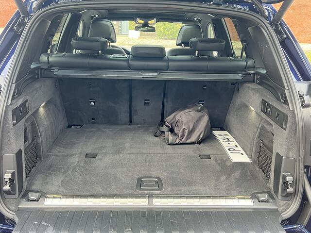 BMW X5 xDrive45e M-Sport High Executive Panodak Trekhaak Laserlicht Head-Up Comfortstoelen 21 Inch Velgen Life Cockpit Prof ACC Driving Assist Prof Achteras besturing Leder Dash Harman Kardon Audio Stoelventilatie Bom Vol Opties Individual Tansanitblau 1e Eigena