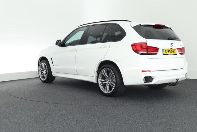BMW X5 xDrive30d 259pk High Executive M-Sport Panoramadak Trekhaak Leder Memory Camera Keyless Navigatie