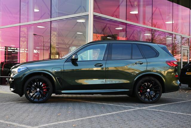 BMW X5 xDrive45e High Executive M Sport Automaat / Bowers & Wilkins / Sky lounge Panoramadak / Carbon inleg / 360 camera / 22"LM-velgen / Driving Assistant Professional / Laserlight / Head-Up / Parking Assistant Plus