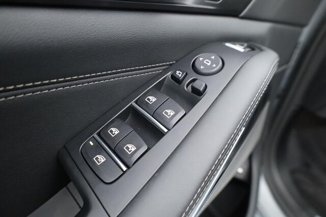 BMW X5 xDrive50e M Sport | Frozen Pure Grey | Stoelventilatie + Stoel- stuurverw.| Pano | HUD | Luchtvering | Elek. trekhaak | | 360 Cam | H&K | Adapt. Cruise | Softclose | Iconic glow | 20'' V