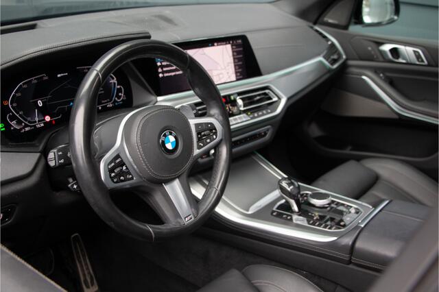 BMW X5 xDrive45e M-Sport | ACC | Comfortstoelen | Head Up | Lane + Side Assist | Pano | Harman Kardon | Camera | 20" | Memory | Dealer Onderhoud | BTW | Luchtvering | Alarm | Stoel Verwarming | Apple & Android Carplay | Ambiance | Led | Dab+ | Keyless Entry.
