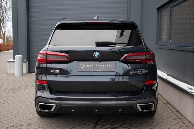 BMW X5 xDrive45e M-Sport | ACC | Comfortstoelen | Head Up | Lane + Side Assist | Pano | Harman Kardon | Camera | 20" | Memory | Dealer Onderhoud | BTW | Luchtvering | Alarm | Stoel Verwarming | Apple & Android Carplay | Ambiance | Led | Dab+ | Keyless Entry.