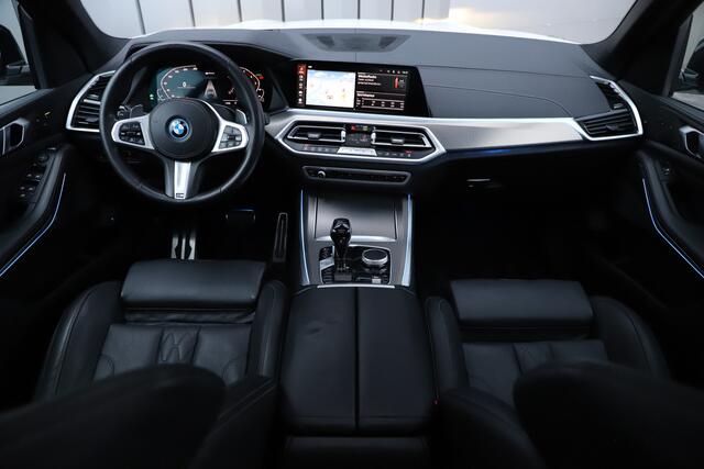 BMW X5 xDrive45e M | 394PK | Luchtvering | Head-up | Massage | M-Stoelen | Sfeerverlichting | Keyless-go | Stoelkoeling | Trekhaak | 2021.