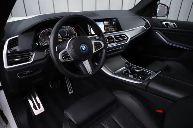 BMW X5 xDrive45e M | 394PK | Luchtvering | Head-up | Massage | M-Stoelen | Sfeerverlichting | Keyless-go | Stoelkoeling | Trekhaak | 2021.