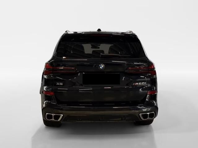 BMW X5 M60i xDrive M Sport 530 PK V8 ACC HEAD-UP PANORAMADAK STOELKOELING MASSAGE LUCHTVERING TREKHAAK