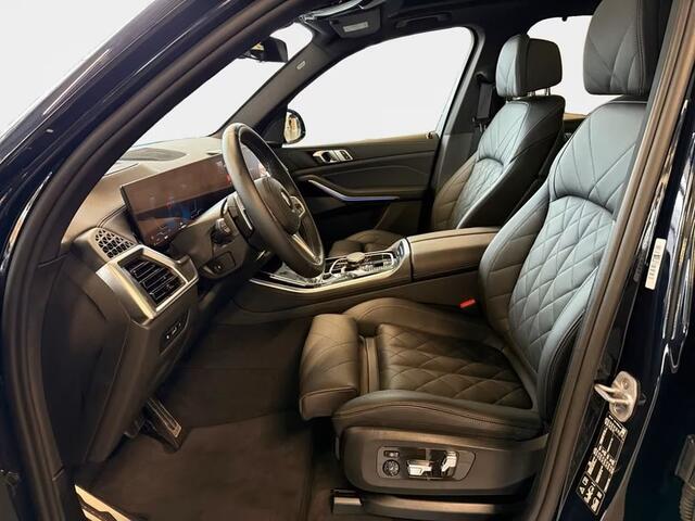 BMW X5 M60i xDrive M Sport 530 PK V8 ACC HEAD-UP PANORAMADAK STOELKOELING MASSAGE LUCHTVERING TREKHAAK