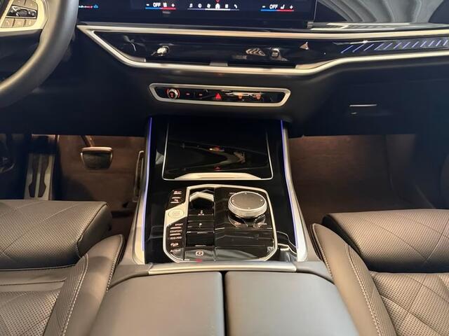 BMW X5 M60i xDrive M Sport 530 PK V8 ACC HEAD-UP PANORAMADAK STOELKOELING MASSAGE LUCHTVERING TREKHAAK