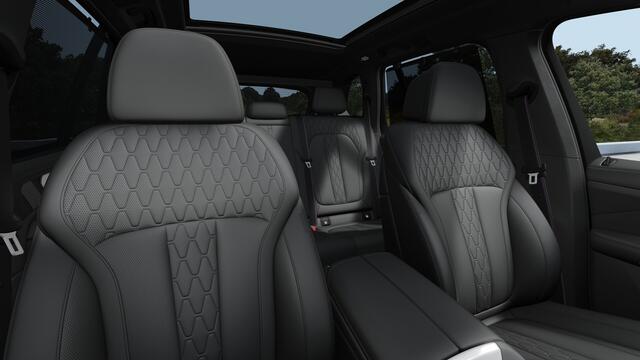 BMW X5 xDrive50e High Executive M Sport Automaat / Panoramadak / Trekhaak / Comfortstoelen / Parking Assistant Professional / Massagefunctie / Adaptieve LED / Soft-Close