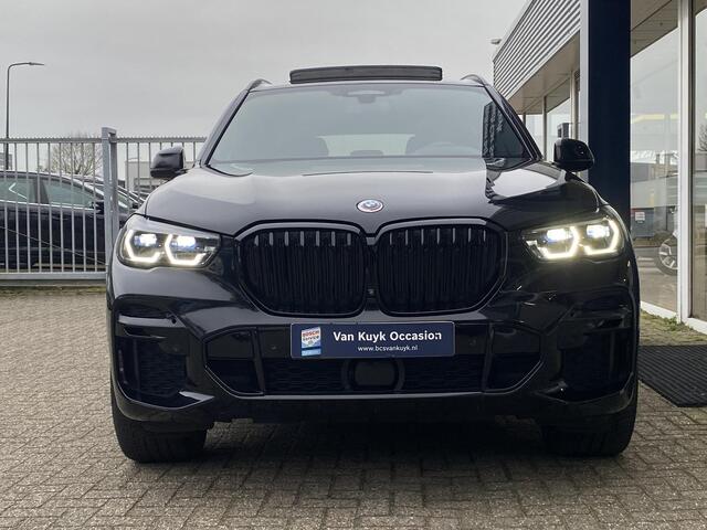 BMW X5 xDrive45e High Executive / Automaat / NL-Auto / 1e-Eigenaar / Dealer-Onderhouden / M-Pakket / Shadow-Line / Vol-Leder / Head-Up Display / Laser-LED lichten / Luchtvering / Open-Panodak / Adaptieve Cruise-Control met Stop&Go en Stuurhulp / Stuurverwarming 
