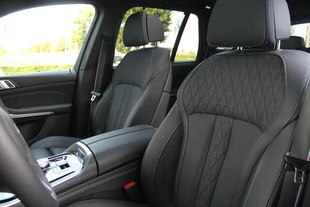 BMW X5 xDrive50e High Executive M Sport Automaat / Panoramadak Sky Lounge / Trekhaak / Soft-Close / Parking Assistant Professional / Adaptieve LED / Active Steering