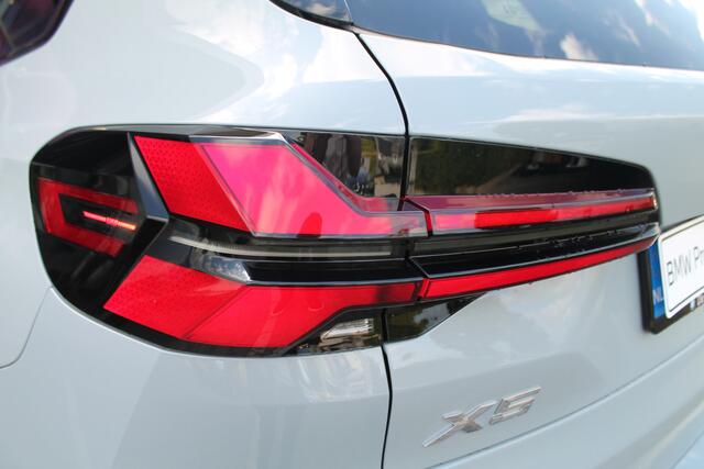 BMW X5 xDrive50e High Executive M Sport Automaat / Panoramadak Sky Lounge / Trekhaak / Soft-Close / Parking Assistant Professional / Adaptieve LED / Active Steering