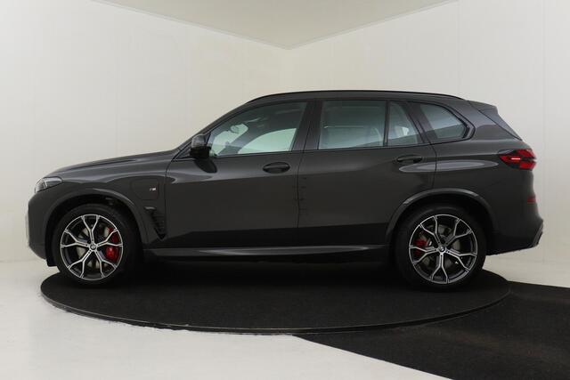 BMW X5 xDrive50e M SPORT PRO|21"LM VELGEN|PANO DAK|LUCHTVERING|SHADOW LINE|ADAPTIVE LED|ICONIC GLOW|TRAVEL PACK