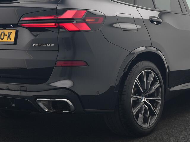 BMW X5 xDrive50e M Sport Plug In Hybride 490pk Dealer O.H. PHEV | Panodak | Luchtvering | Adaptive Cruise | Head Up | 360 Camera | Harman / Kardon | Lederen Sportstoelen Memory & Verwarmd | Sfeerverlichting | Apple Carplay | Keyless | Blis | 20"L.M |