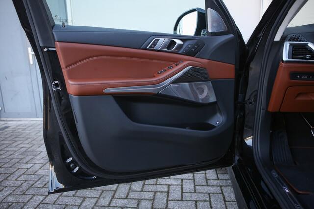 BMW X5 xDrive50e | BTW | Skylounge | B&W Audio | Pano | Trekhaak |