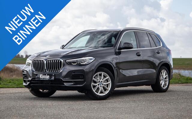 BMW X5 xDrive45e CARPLAY / CAMERA / DEALER ONDERHOUDEN / BRUIN LEER / STOELVERWARMING