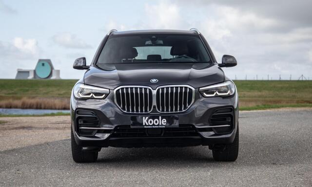 BMW X5 xDrive45e CARPLAY / CAMERA / DEALER ONDERHOUDEN / BRUIN LEER / STOELVERWARMING