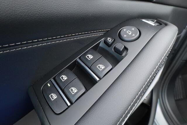 BMW X5 xDrive50e M Sport Frozen pure Grey | Skylounge | Soft Close | Achterasbesturing | 360cam | B&W Aduio | 22'' | Stoelvent. | Carbon | Luchtvering