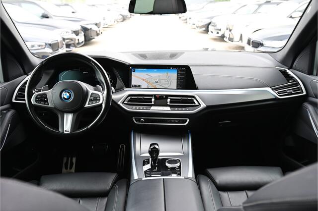 BMW X5 xDrive45e High Executive M Sport Automaat / Panoramadak / Trekhaak / Sportstoelen / Laserlight / Achteruitrijcamera / Soft-Close / Head-Up / Adaptief onderstel