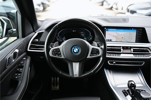 BMW X5 xDrive45e High Executive M Sport Automaat / Panoramadak / Trekhaak / Sportstoelen / Laserlight / Achteruitrijcamera / Soft-Close / Head-Up / Adaptief onderstel