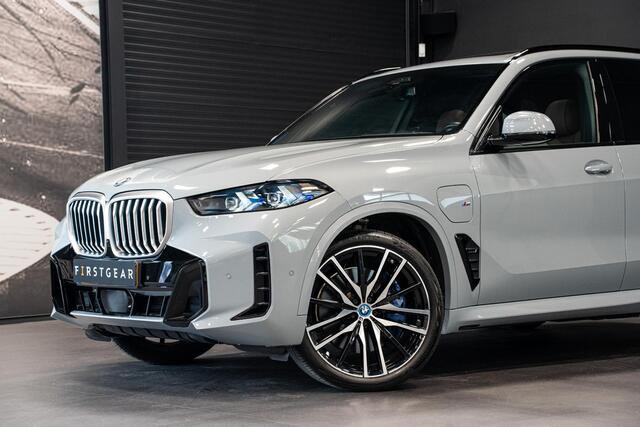 BMW X5 xDrive50e *M-Sport Pro / Harman Kardon / Panorama (Sky Lounge) / Keyless Entry / Surround View*