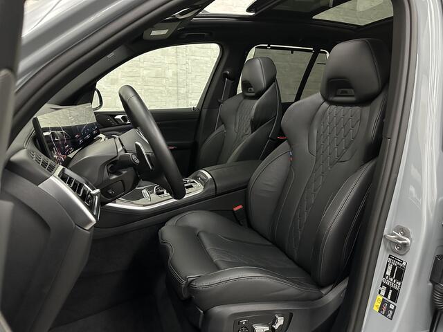 BMW X5 50e M-Sport Pro | M-Performance Stoelen | Achterasbesturing | Carbon | ACC | Panorama | 360 Camera | Soft-Close | Head-Up | M-Gordels | Trekhaak | Harman-Kardon | 22 inch | Individual Leder | Stoelventilatie | Stoelverwarming V+A | Keyless-Entry | Memory