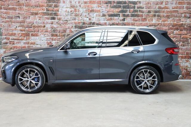 BMW X5 xDrive45e High Executive M Sport Pakket Automaat / Live Cockpit Professional / Panoramadak / Trekhaak / Active Steering / Luchtvering / Exklusiv Leder Nappa / Stoelmassage / Head-Up Display / 21 Inch / Harman Kardon / Driving Assistant / Adaptieve LED-kop