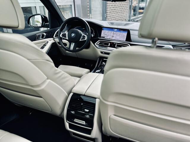 BMW X5 xDrive45e | M-Sport | Dark Label | Beige leer | Massagestoelen | Active steering | Pano | Stoelvent. | Laser | Trekhaak | Incl btw