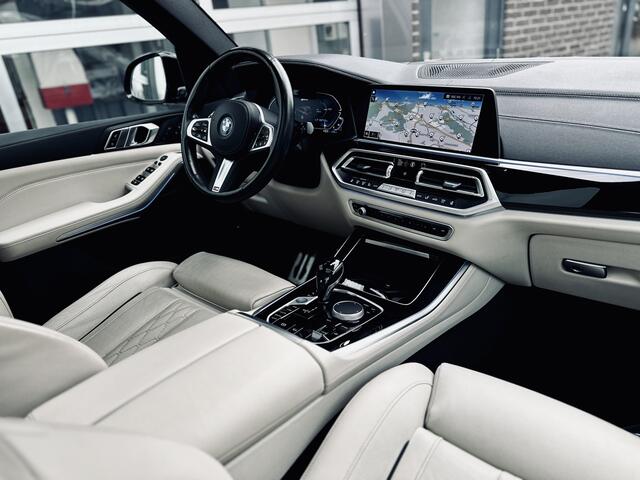 BMW X5 xDrive45e | M-Sport | Dark Label | Beige leer | Massagestoelen | Active steering | Pano | Stoelvent. | Laser | Trekhaak | Incl btw