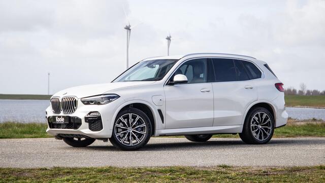 BMW X5 xDrive45e High Executive M PAKKET / BRUIN LEER / DIAMAND POOK / STOEL VERWARMING / CAMERA