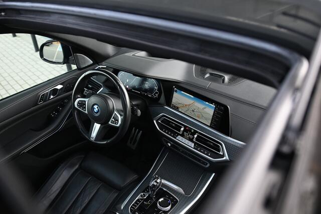 BMW X5 xDrive45e High Executive M Sport Automaat / Panoramadak Sky Lounge / Trekhaak / Comfortstoelen / Laserlight / Bowers & Wilkins / Head-Up / Parking Assistant Plus / Stoelventilatie