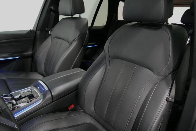 BMW X5 xDrive45e M Sport / Maxton Design Bodykit V.2 / Panoramadak / Achterasbesturing / BMW Laser Light / Elektr. verstelbare voorstoelen + memory / Stoelkoeling + -verwarming / Soft Close / Ambienteverlichting / HUD / Rondomzichtcamera / Apple Carplay - Androi