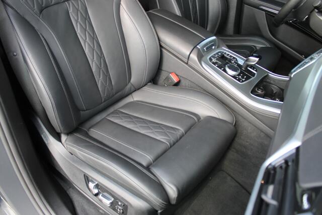 BMW X5 xDrive45e High Executive M Sport Automaat / Trekhaak / Panoramadak / Comfortstoelen / Comfort Access / Adaptieve LED / Parking Assistant Plus