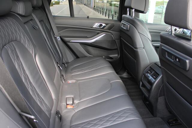 BMW X5 xDrive45e High Executive M Sport Automaat / Trekhaak / Panoramadak / Comfortstoelen / Comfort Access / Adaptieve LED / Parking Assistant Plus