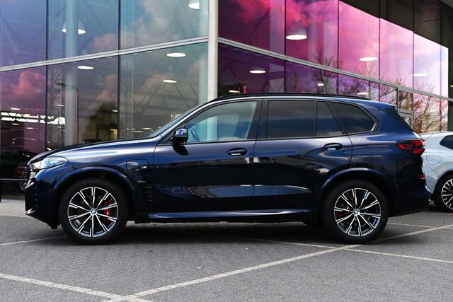 BMW X5 xDrive50e High Executive M Sport Automaat / Trekhaak / Panoramadak / Comfortstoelen / Comfort Access / Harman Kardon / Parking Assistant Professional