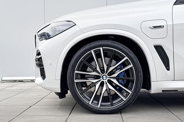 BMW X5 xDrive45e High Executive M-Sport 22 Inch / Glazen Schuifdak / Bowers & Wilkins / Comfort Acces / Shadow Line koplampen / Getinte ramen Achter / Stoelventilatie / Stoel verwarming Voor + Achter / Driving Prof / Parking Prof / Head Up Display