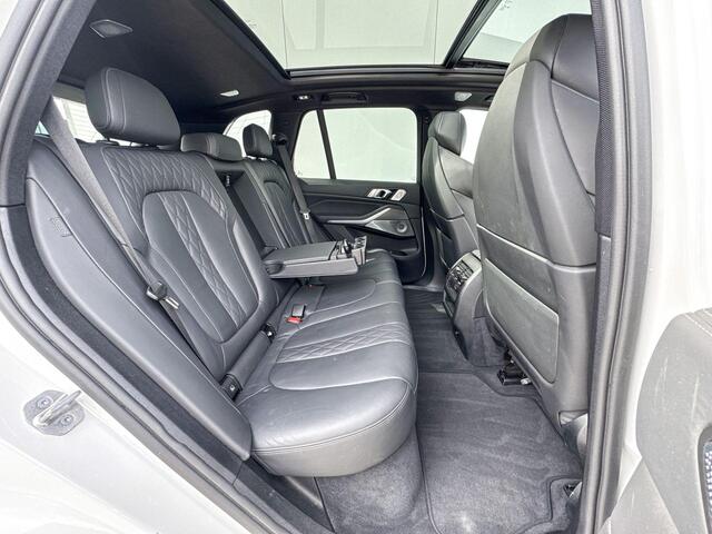 BMW X5 xDrive45e High Executive M-Sport 22 Inch / Glazen Schuifdak / Bowers & Wilkins / Comfort Acces / Shadow Line koplampen / Getinte ramen Achter / Stoelventilatie / Stoel verwarming Voor + Achter / Driving Prof / Parking Prof / Head Up Display