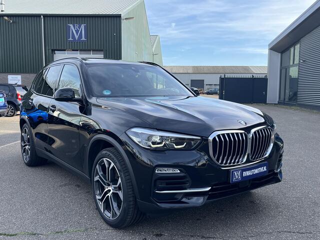BMW X5 xDrive45e High Executive HARMAN KARDON| ELEK. TREKHAAK|ELEK. SCHUIF/ KANTELDAK| ACHTERBANK VERWARMING| HEAD-UP DISPLAY| DODE HOEK SENSOR| CAMERA| ACHTERAS BESTURING