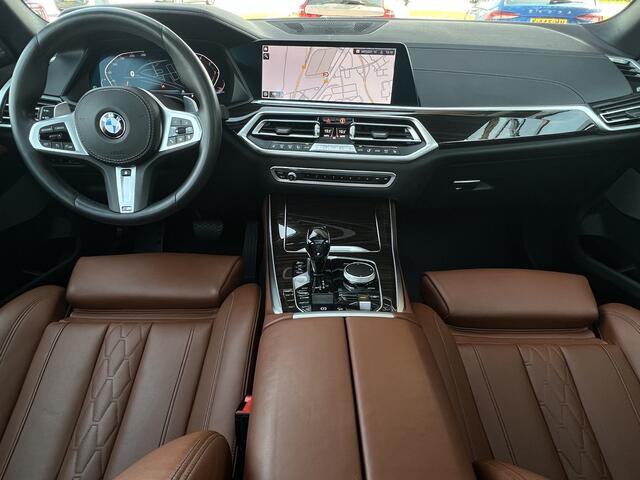 BMW X5 xDrive30d High Executive X-Line Luchtvering Tartufo Individual leder Trekhaak 3500 kg Panoramadak Laser Koplampen Head-Up Display Harman Kardon Audio Rondzicht Camera Vol Opties Lage Kilometerstand