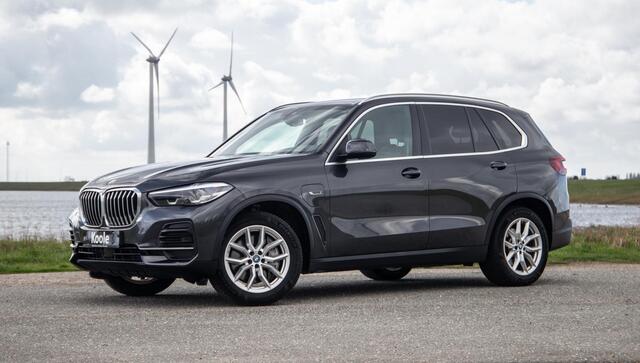 BMW X5 xDrive45e High Executive CARPLAY / CAMERA / DEALER ONDERHOUDEN / BRUIN LEER / STOELVERWARMING
