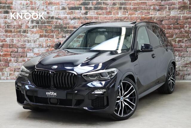 BMW X5 xDrive45e High Executive M Sport Pakket Automaat / Live Cockpit Professional / Head-Up Display / Driving Assistant Professional / Warmtecomfortpakket / Stoelventilatie / Luchtvering / 22 Inch / Panoramadak / M Sportremsysteem / Adaptieve LED-koplamp / Com